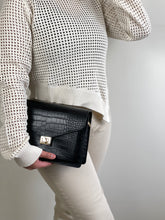 Afbeelding in Gallery-weergave laden, De Maya Bag is gemaakt van echt leer. De perfecte zwarte handtas of schoudertas voor dagelijks gebruik.